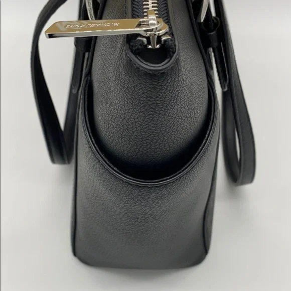MICHAEL KORS CHARLOTTE LARGE TOP ZIP TOTE Black